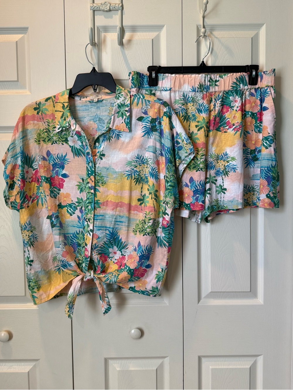 # Talbots XL Floral Linen Top & Shorts Matching Set